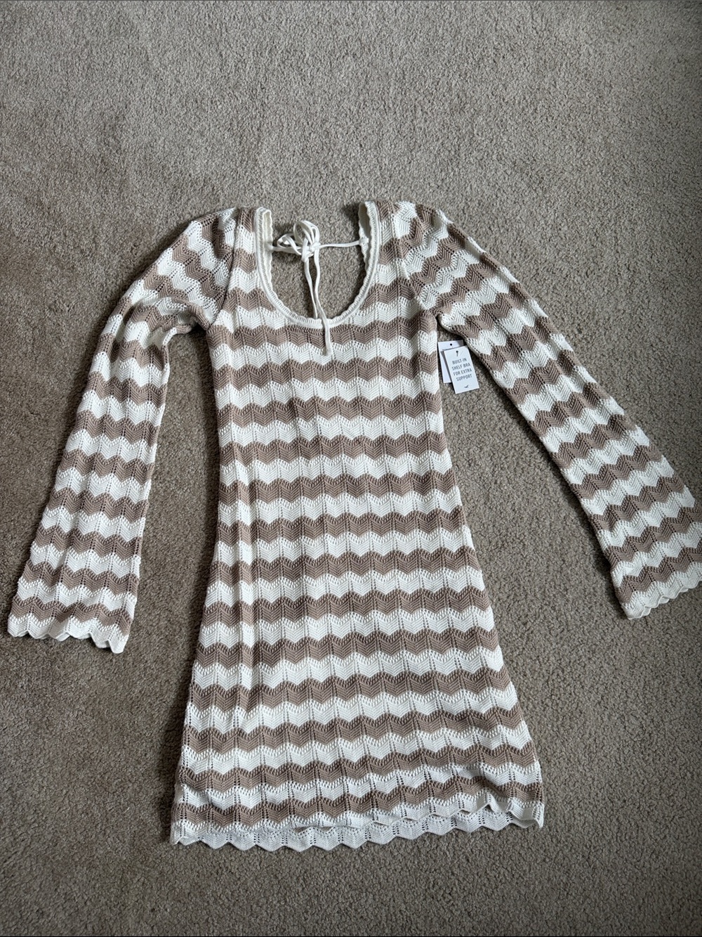 NWT Women’s Knit Zigzag Dress in Cream and Tan